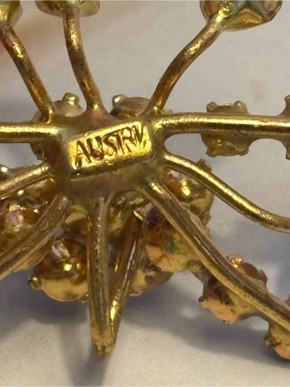 Austria AB Crystal Star Burst Brooch/Pendant 2-3/16”